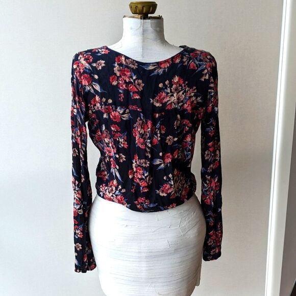 Hollister XS Navy Blue Floral Peasant Top with Tassle Ties - Picture 4 of 4